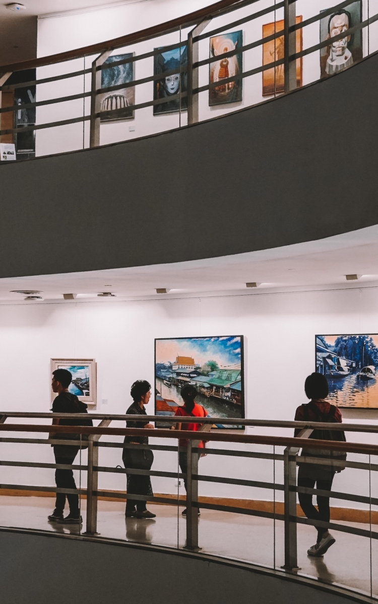 Visit gallery or museum