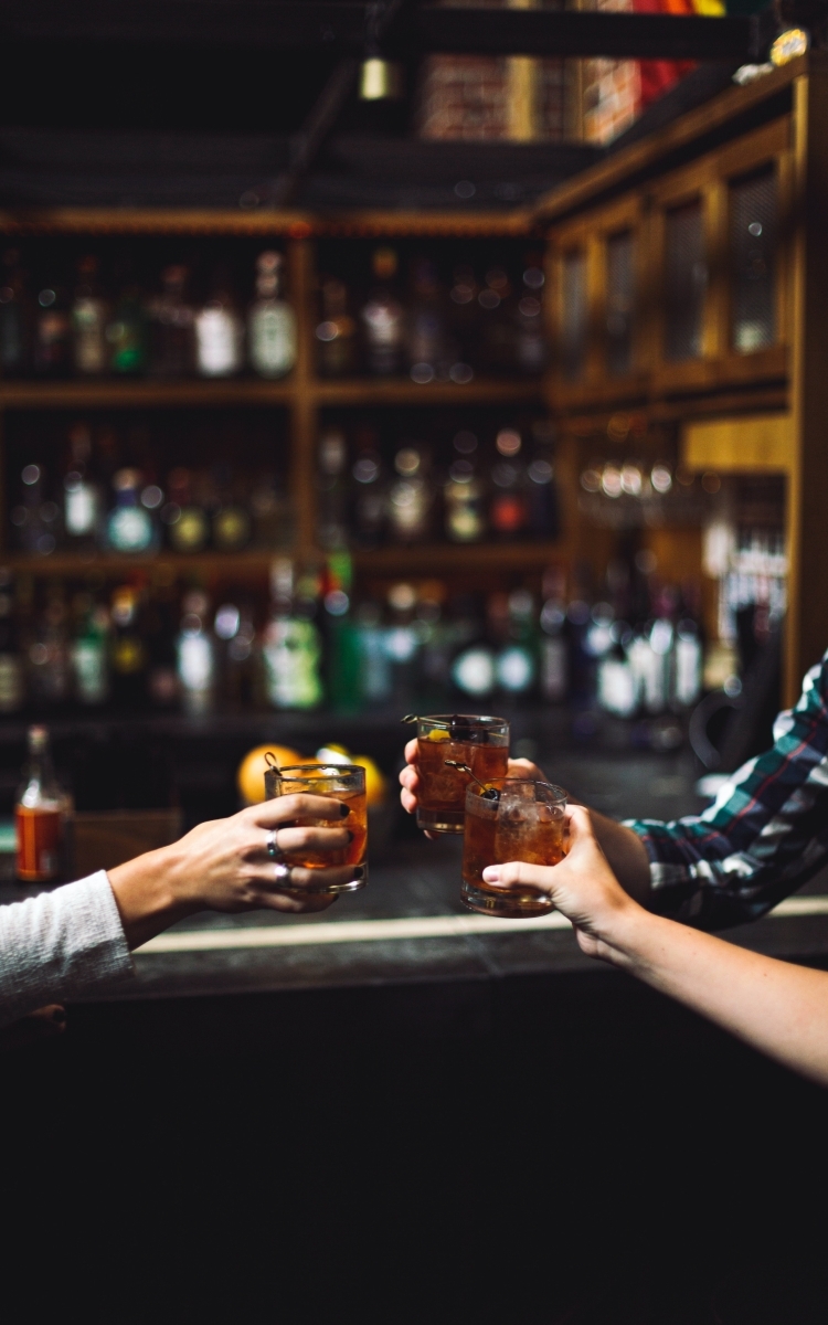 Посидеть в барчике вечером