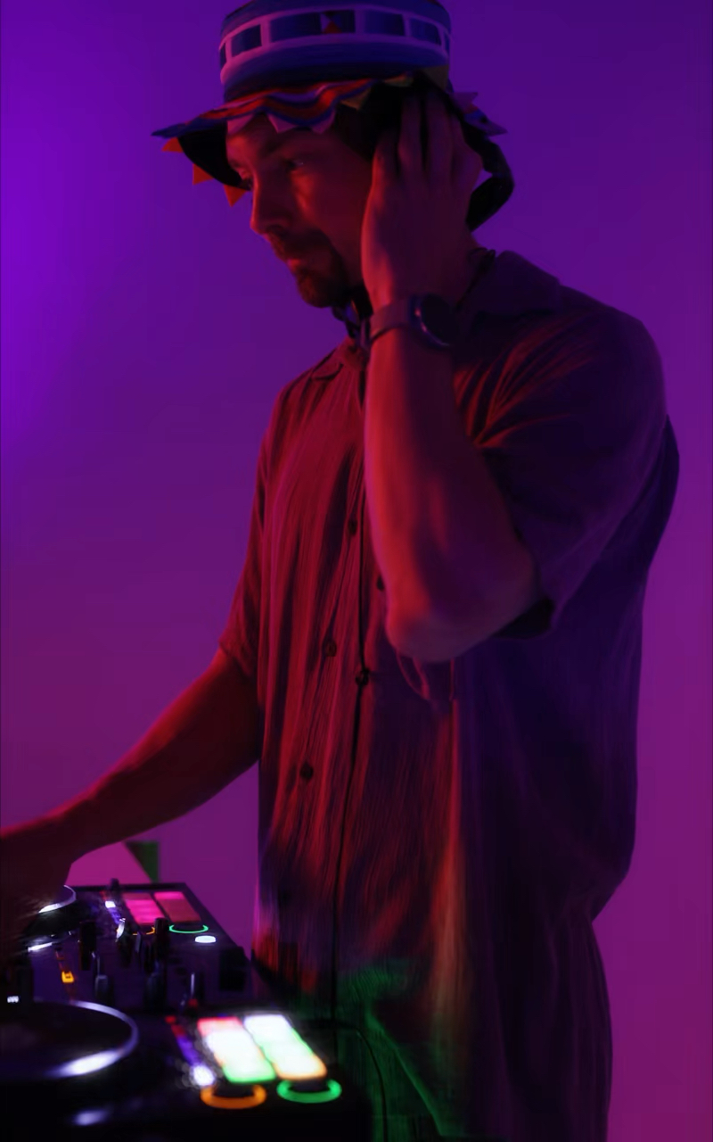 Techno Yoga in night room