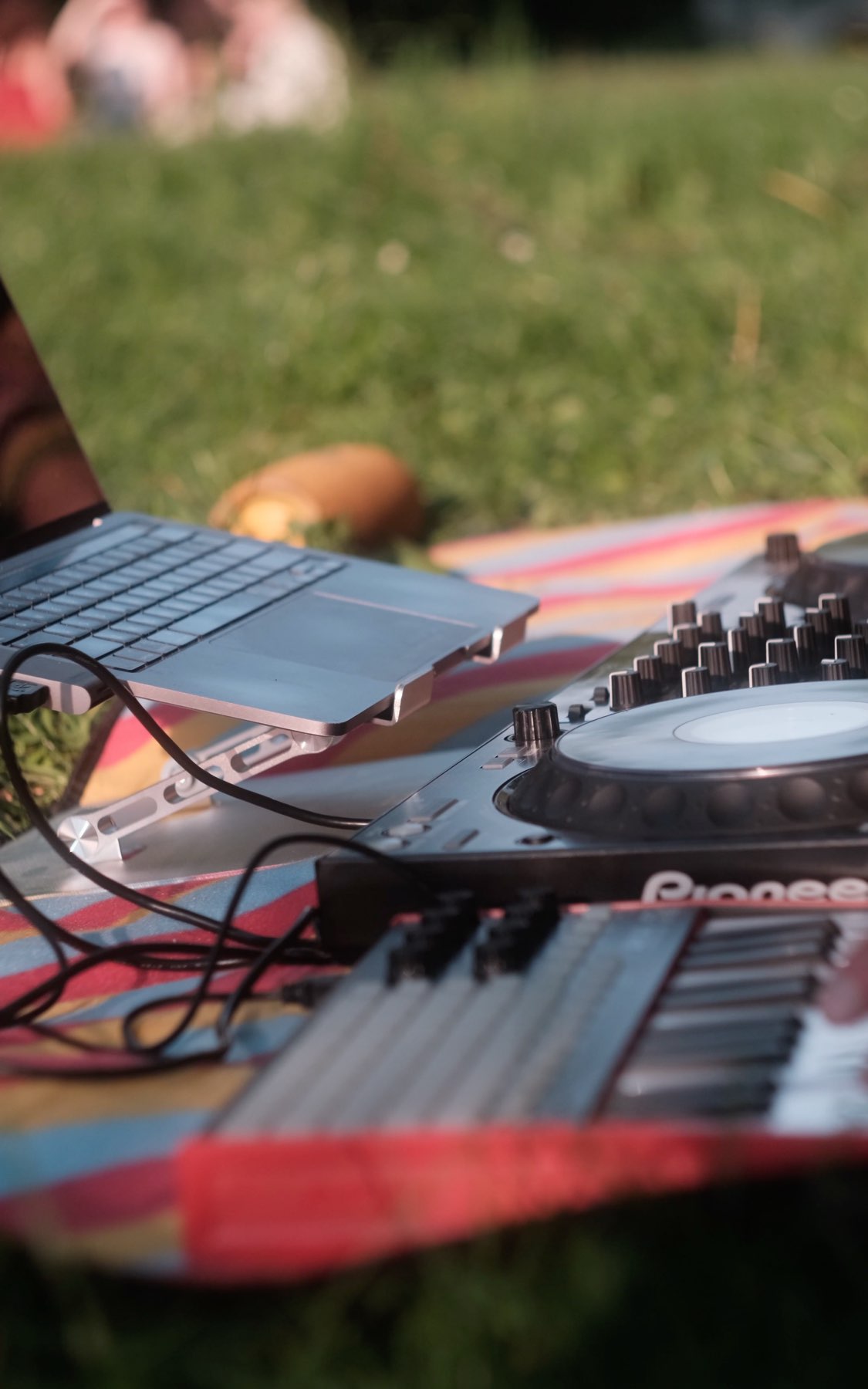 КУНДАЛИНИ ЙОГА ПОД ДИДЖЕЙ СЕТ