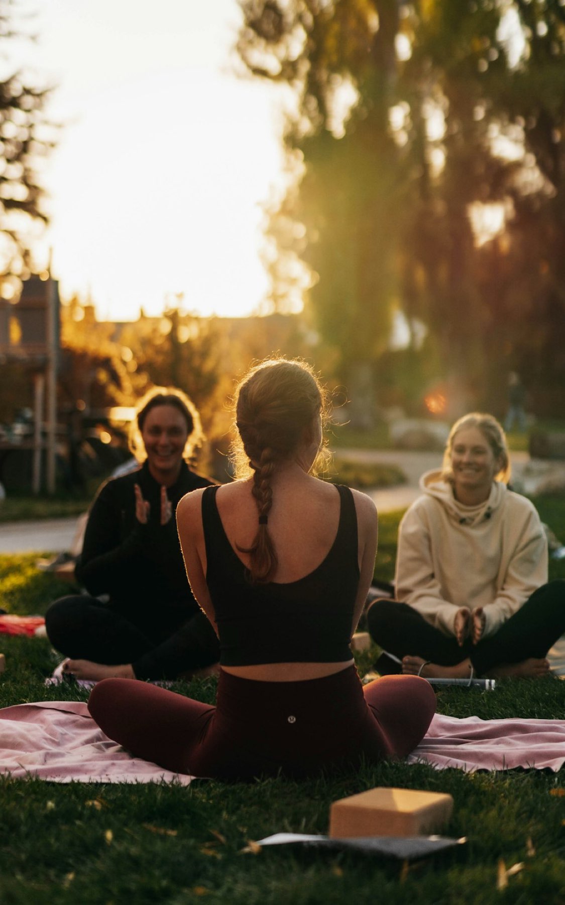 Morning yoga in the park | Berlin