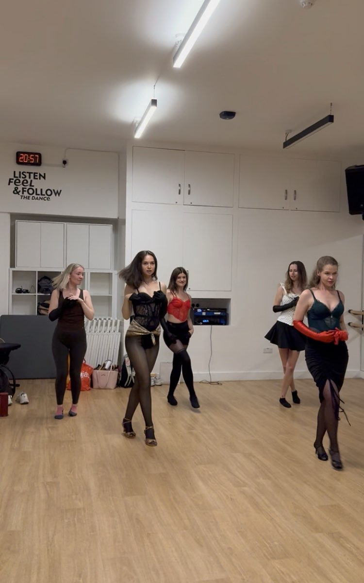 Ladies Burlesque Dance Class