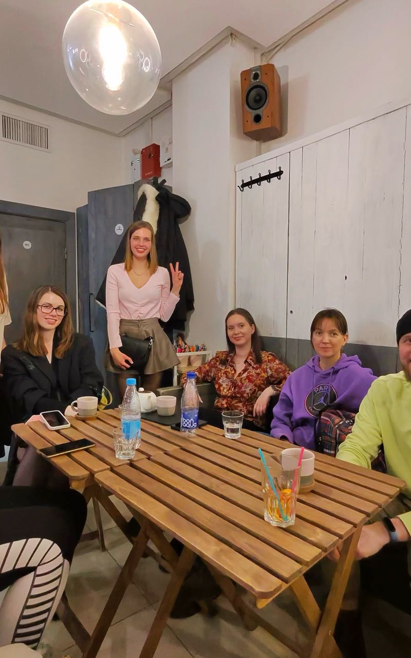 English Sunday 🆓 Cafe Hangout