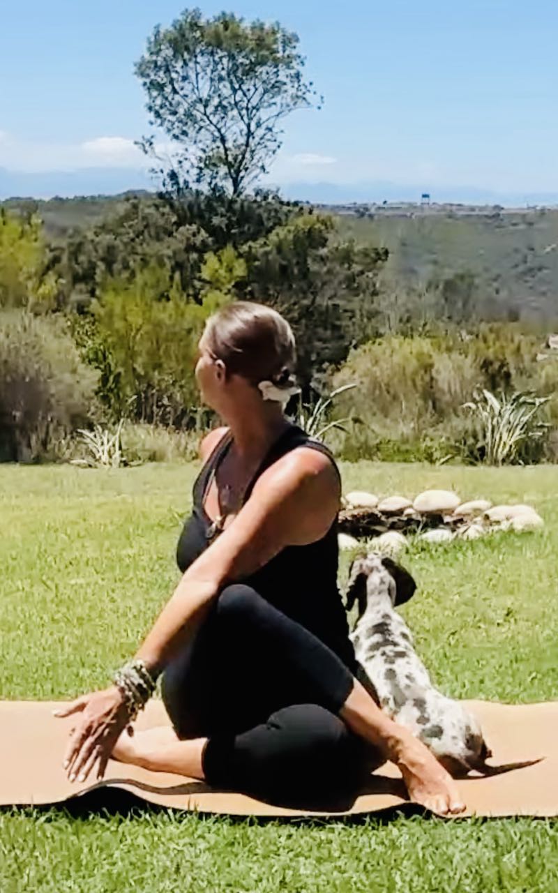 ✨Monday✨Magic✨ Yin Yoga with Pixie