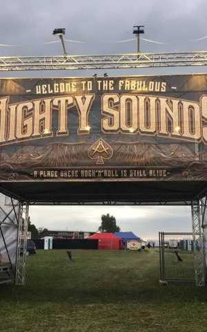 Выезд на фэст Mighty Sounds(Чехия) из Польши