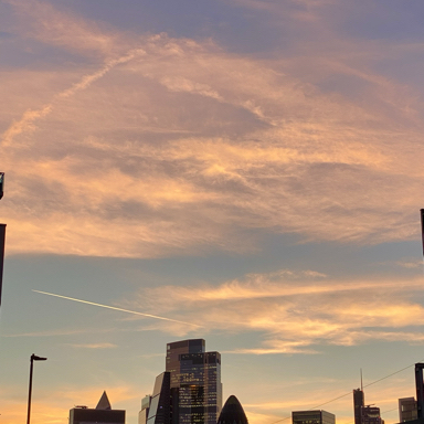 📸Photo (iPhone) Girls walk in London