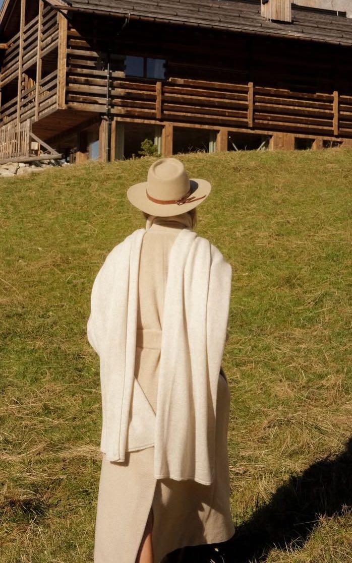 Lareina main picture