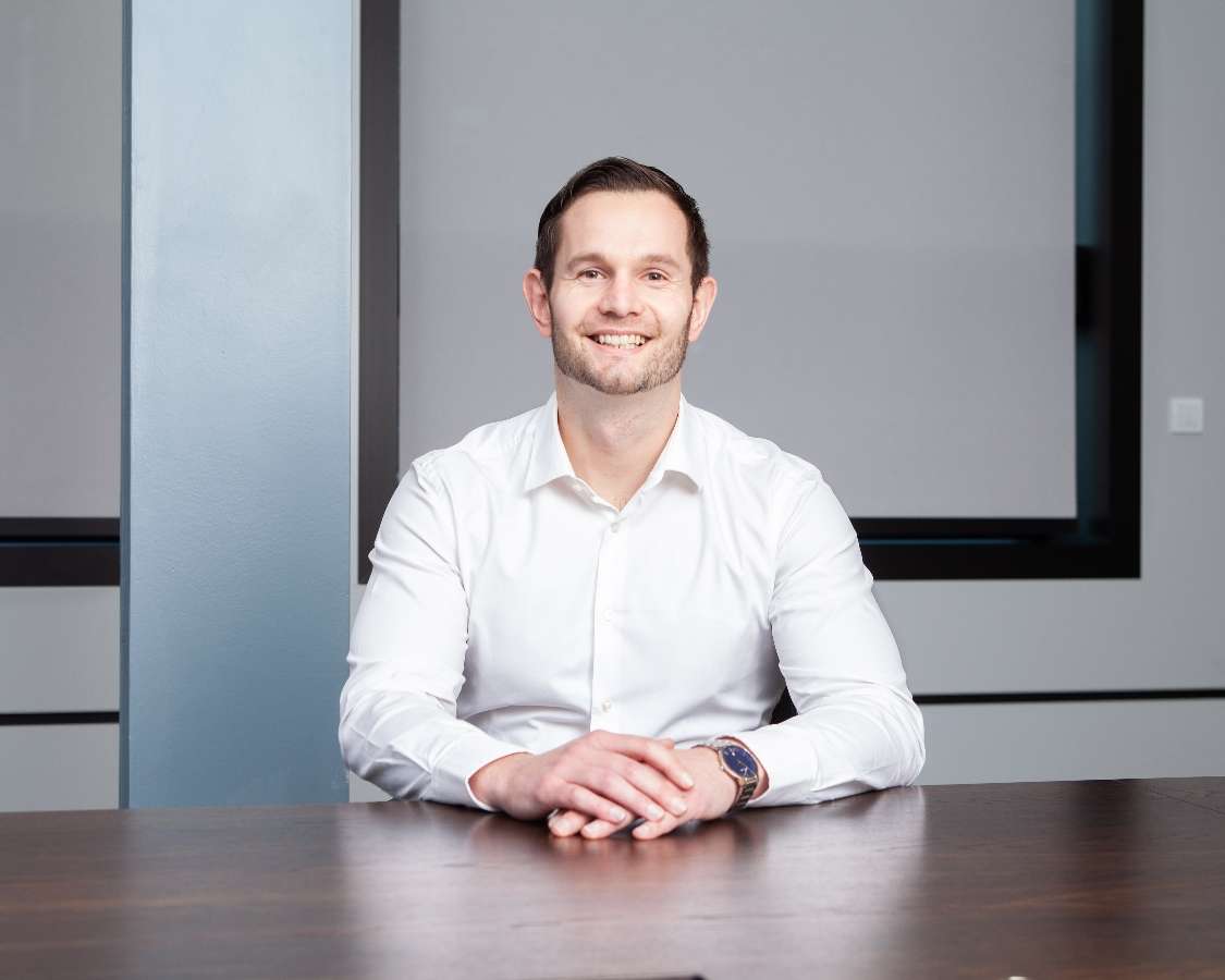 Mark main picture